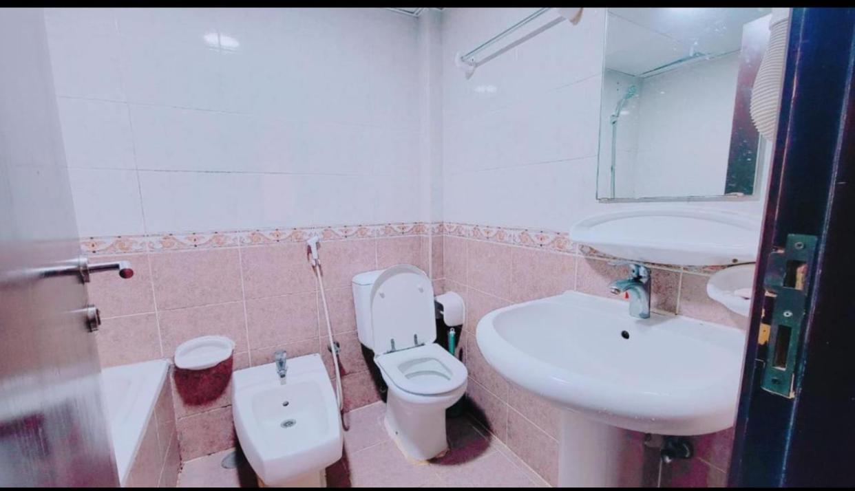 Dxb Hostel Near Adcb Metro Station Dubai Eksteriør billede